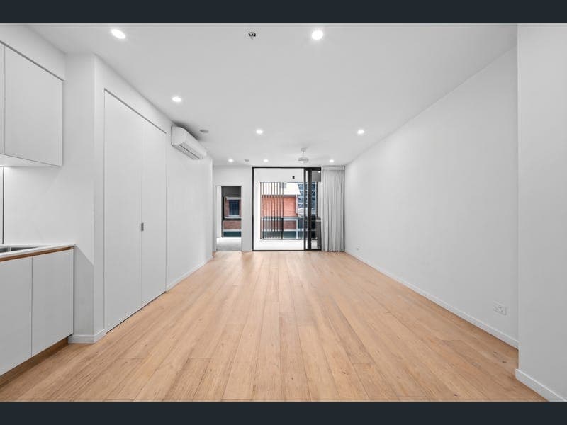 10302/19 Wilson St, West End — photo 1 of 5