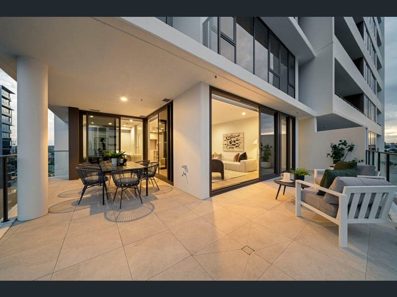 1101/33 Railway Terrace, Milton — photo 1 of 5