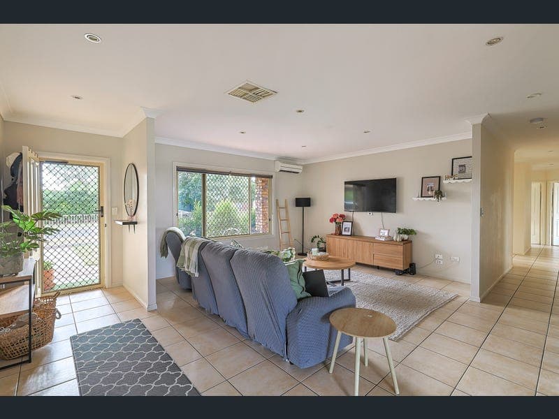 5 Clark Drive, Emerald — photo 1 of 5