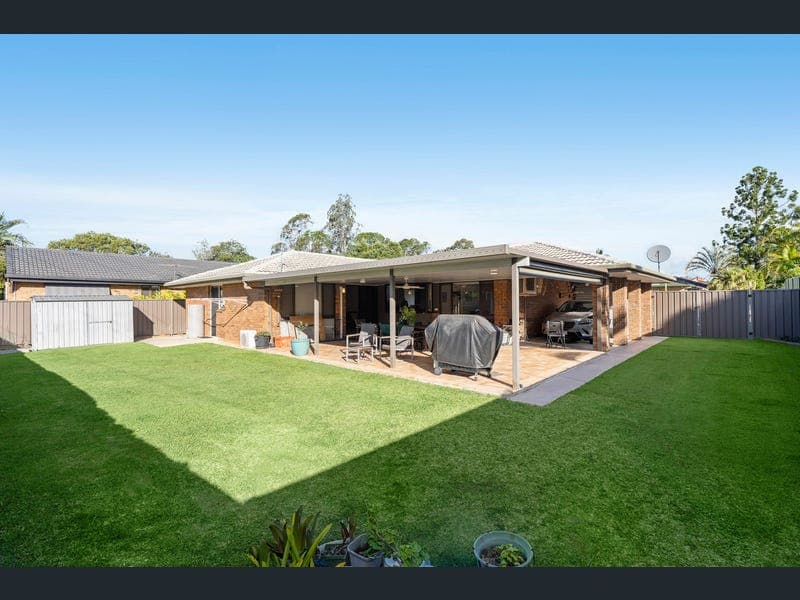 4 Elcho Place, Carindale — photo 1 of 5