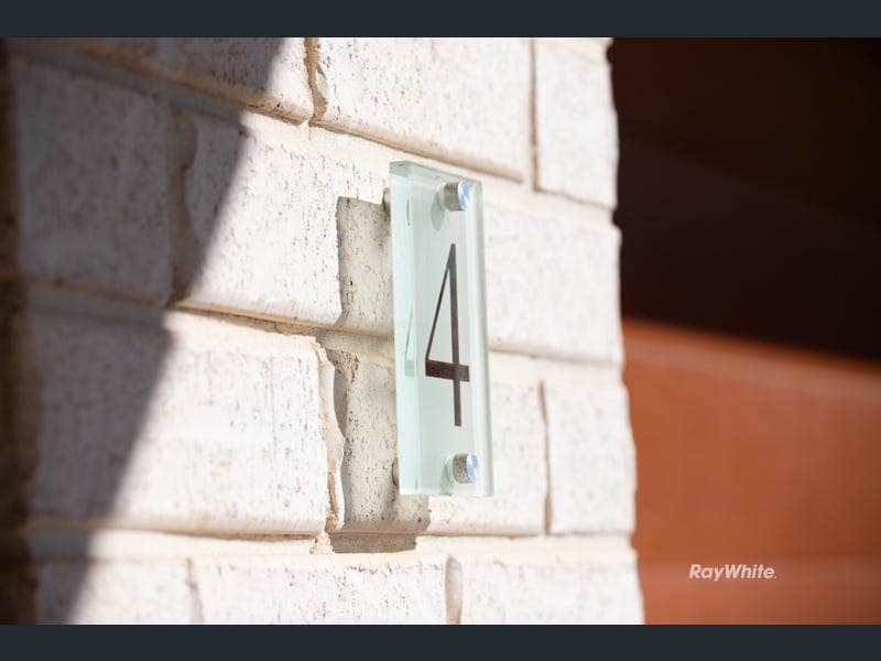 4 William Street, Deebing Heights — photo 1 of 5