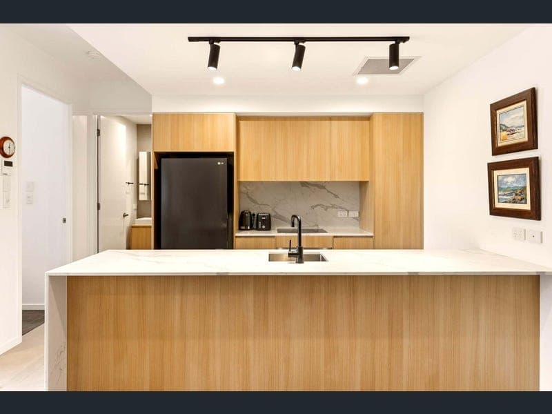 4/4 Shirley Street, Indooroopilly — photo 1 of 5