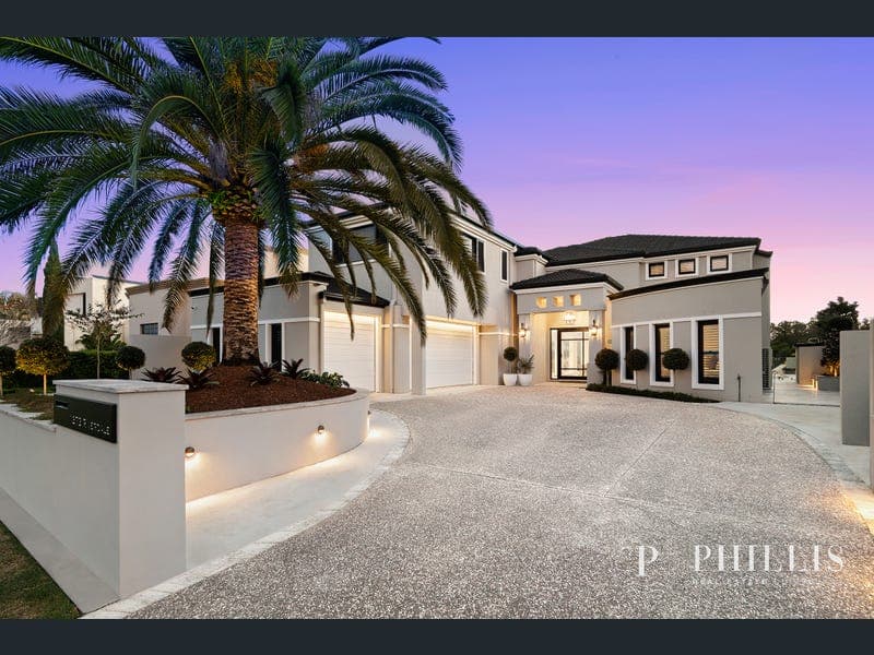 1673 Riverdale Drive, Hope Island — photo 1 of 5