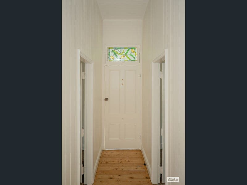 28 Feather Street, Roma — photo 1 of 5