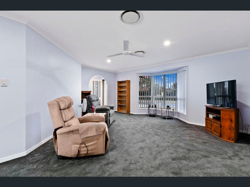 11 Sharyn Court, Point Vernon — photo 1 of 5