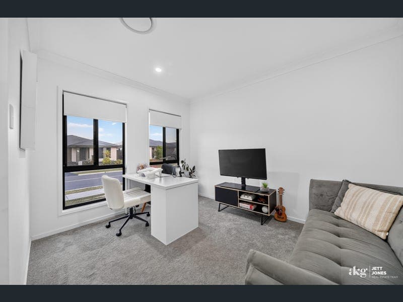 4 Gulliver Crescent, Logan Reserve — photo 1 of 5