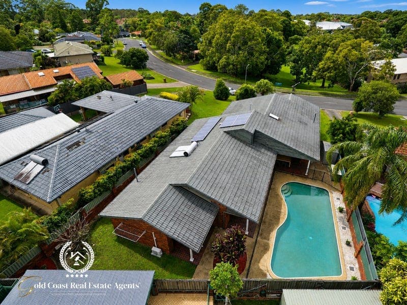17 Latrobe Avenue, Helensvale — photo 1 of 5