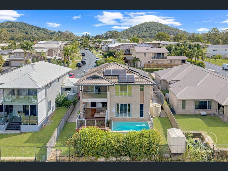 35 Long Island Drive, Windaroo — photo 1 of 5