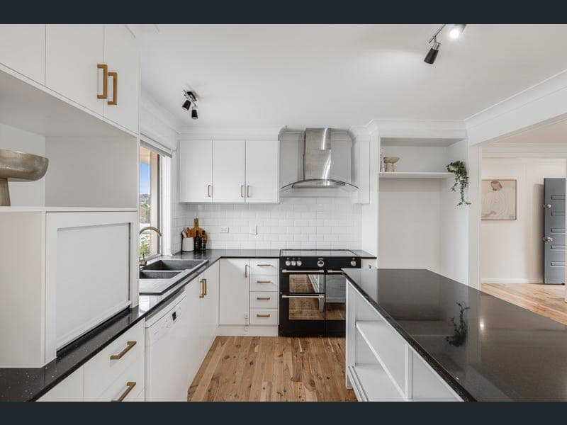 19 Flinders Street, Centenary Heights — photo 1 of 5