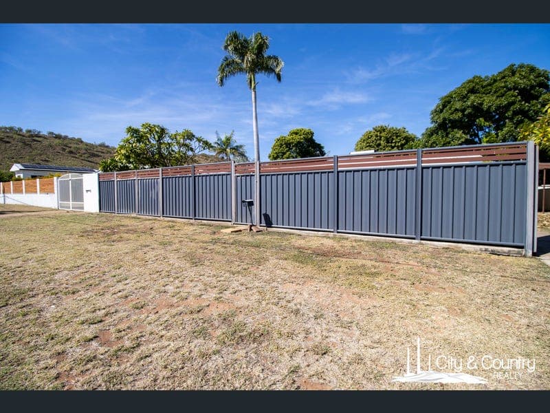 10 Jacobsen Crescent, Mount Isa — photo 1 of 5