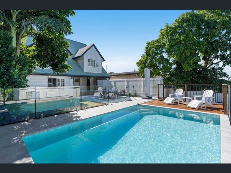 19 Roger Street, Birkdale — photo 1 of 5
