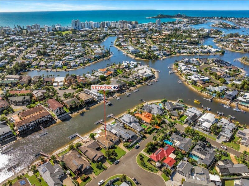 24 Balyarta Crescent, Mooloolaba — photo 1 of 5