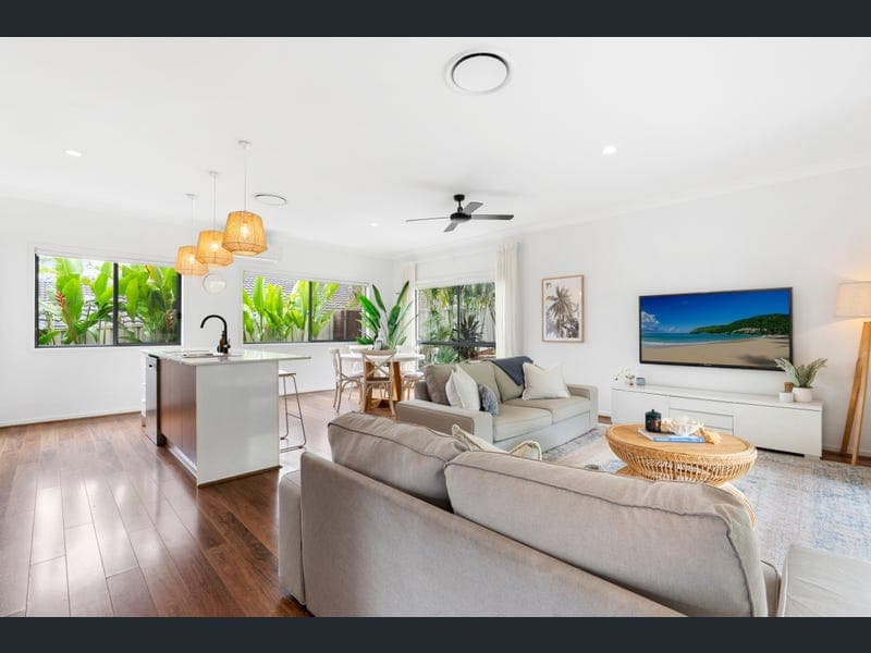 8 Laceflower Court, Reedy Creek — photo 1 of 5