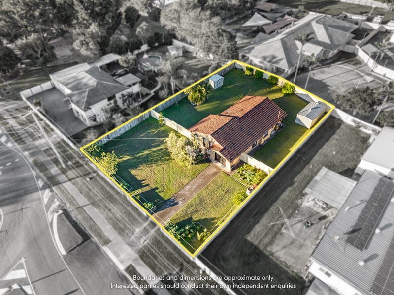 4 Lyngrove Street, Kingston — photo 1 of 5