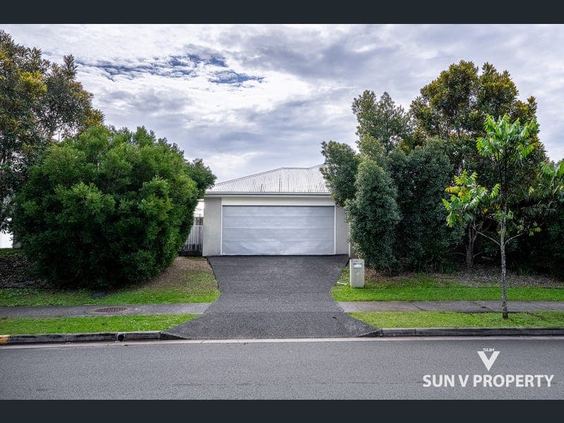 8 Riflebird Street, Coomera — photo 1 of 5