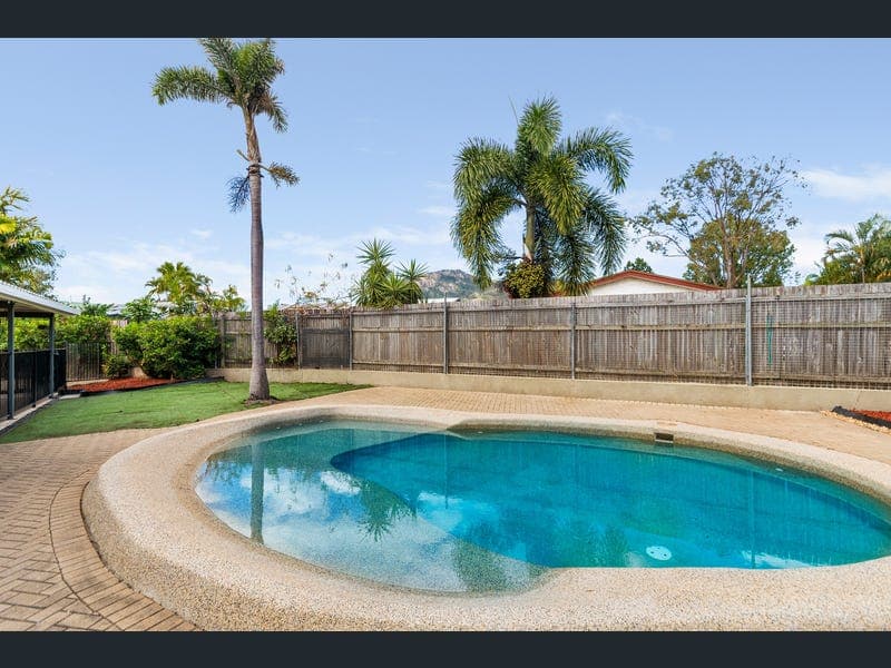18 Allamanda Crescent, Annandale — photo 1 of 5