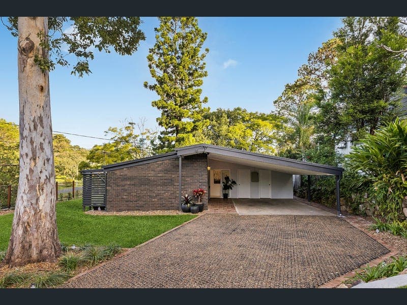 4 Eddystone Road, Corinda — photo 1 of 5