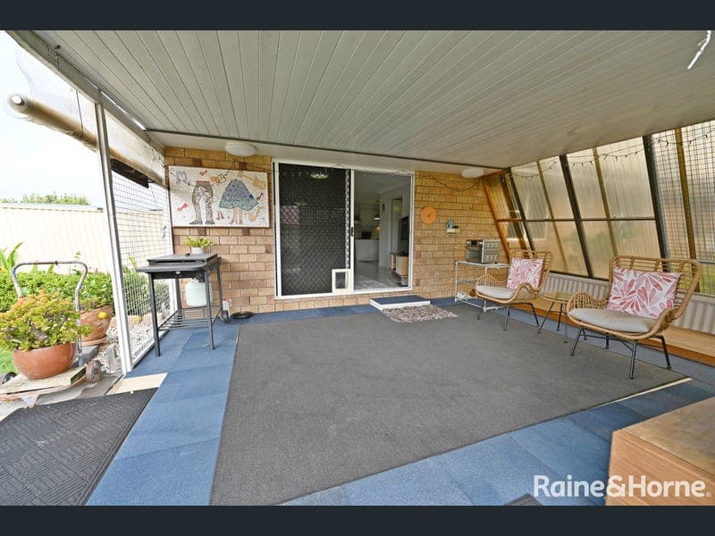 21 Martin Street, Warwick — photo 1 of 5