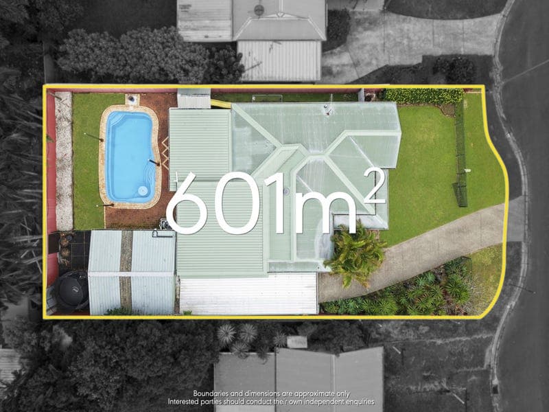 12 Braidwood Avenue, Murrumba Downs — photo 1 of 5