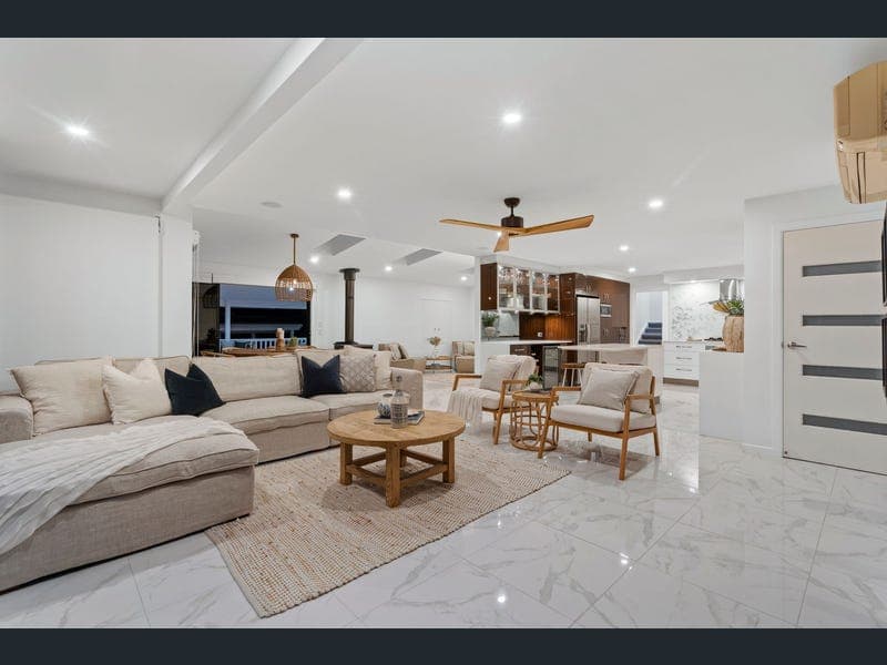 1 Savoy Drive, Broadbeach Waters — photo 1 of 5
