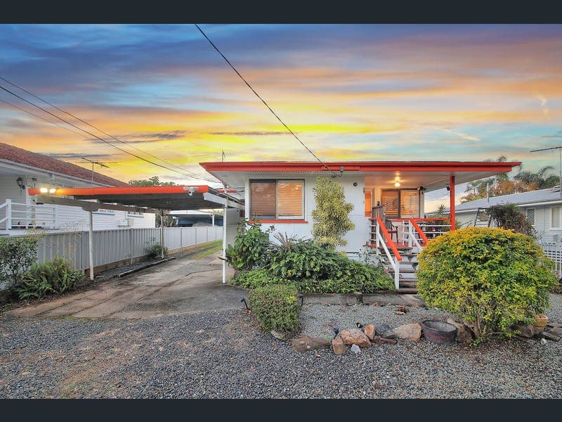 6 Paterson Street, Woodridge — photo 1 of 5
