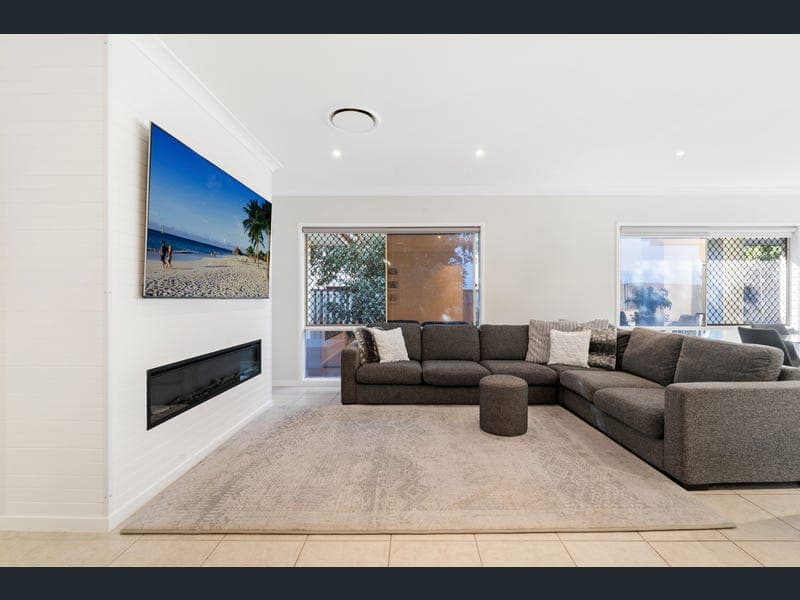 4 Twynam Mews, Pacific Pines — photo 1 of 5