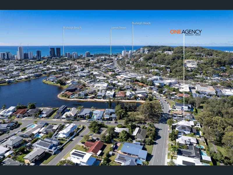 126 Acanthus Avenue, Burleigh Waters — photo 1 of 5