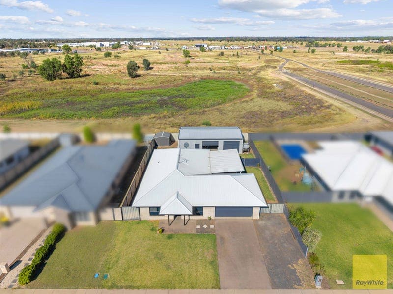 6 Vale Street, Emerald — photo 1 of 5