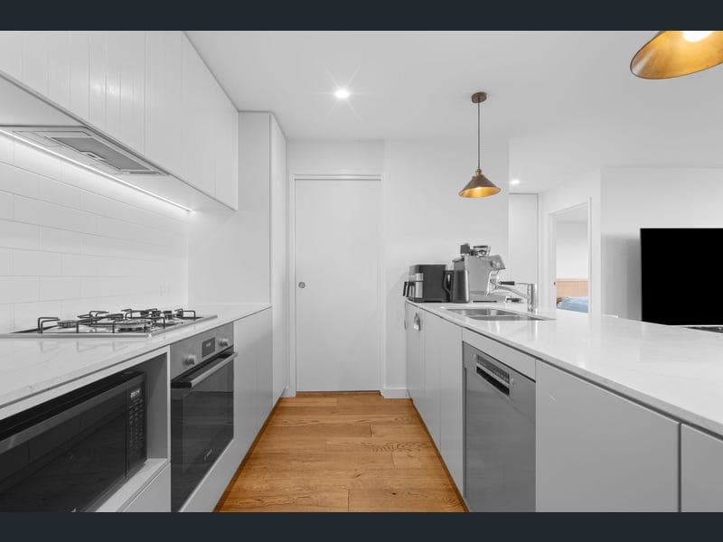 4904/61 Investigator Drive, Robina — photo 1 of 5