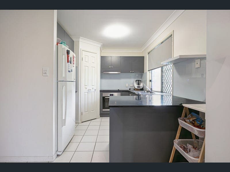 1 Vauton Court, Arana Hills — photo 1 of 5