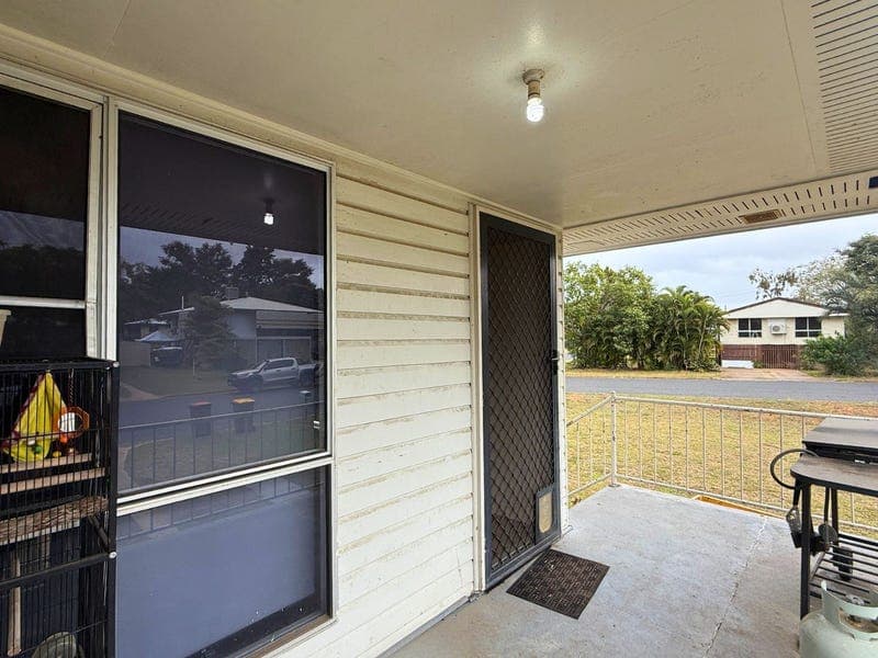 31 Leslie Drive, Moranbah — photo 1 of 5