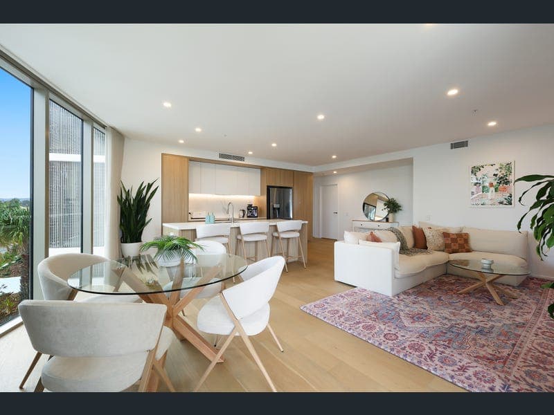10201/11-23 Cronin Avenue, Main Beach — photo 1 of 5