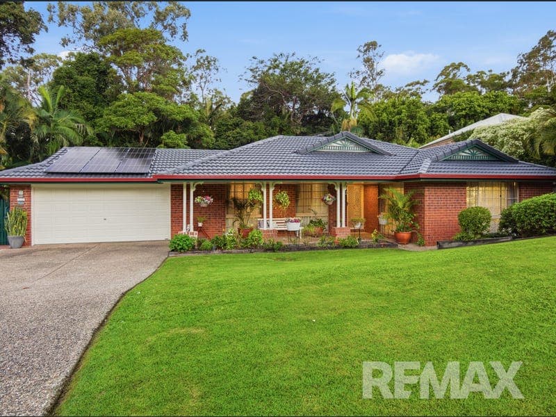 19 Lancewood Drive, Albany Creek — photo 1 of 5