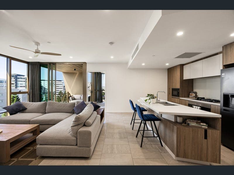 507/25 Shafston Avenue, Kangaroo Point — photo 1 of 5