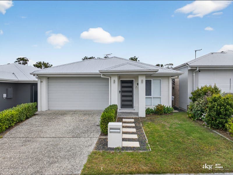 11 Dunaden Street, Logan Reserve — photo 1 of 5