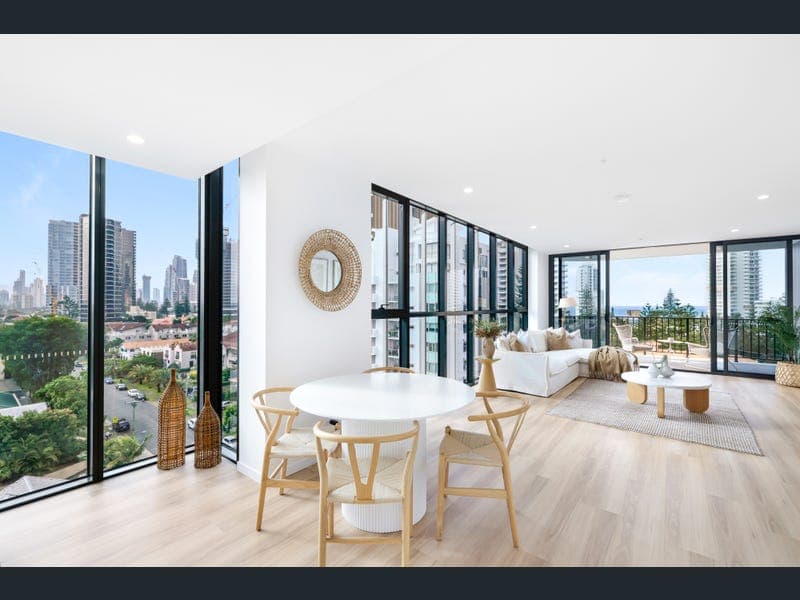 10/8 Jubilee Avenue, Broadbeach — photo 1 of 5