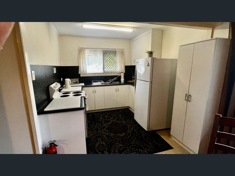 32 Singleton Street, Dysart — photo 1 of 5