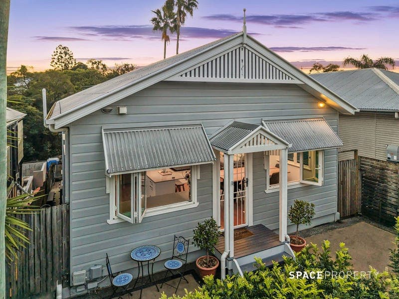 23 Middle Street, Highgate Hill — photo 1 of 5