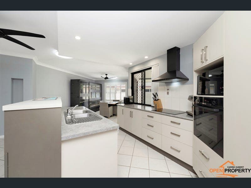 24 Springbank Circuit, Idalia — photo 1 of 5