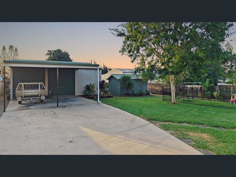 39 Place Avenue, Sarina — photo 1 of 5