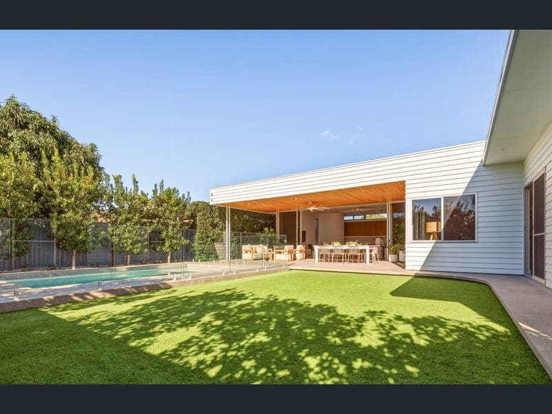 35 Balyarta Crescent, Mooloolaba — photo 1 of 5