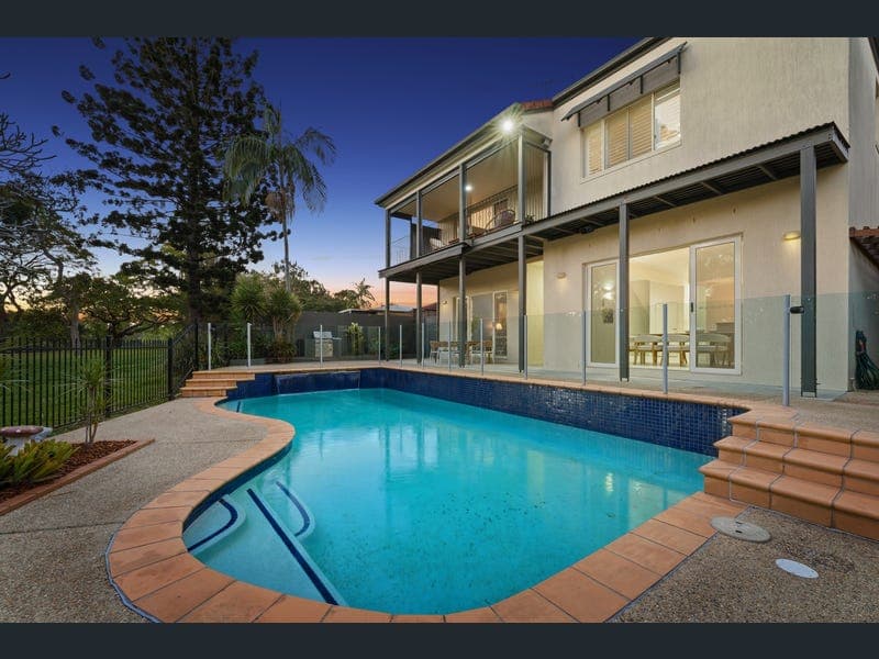 12 Oriana Crescent, Yeronga — photo 1 of 5