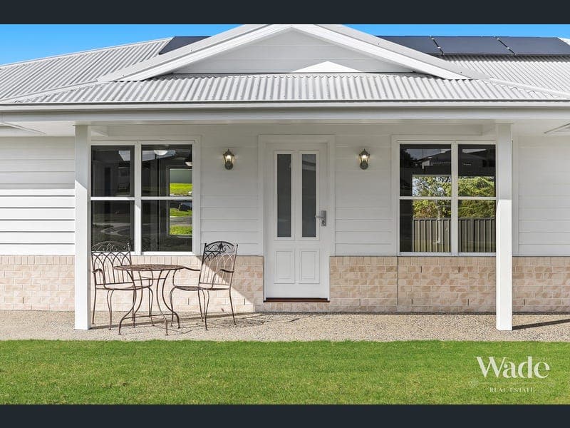 20 Sunshine Court, Warwick — photo 1 of 5