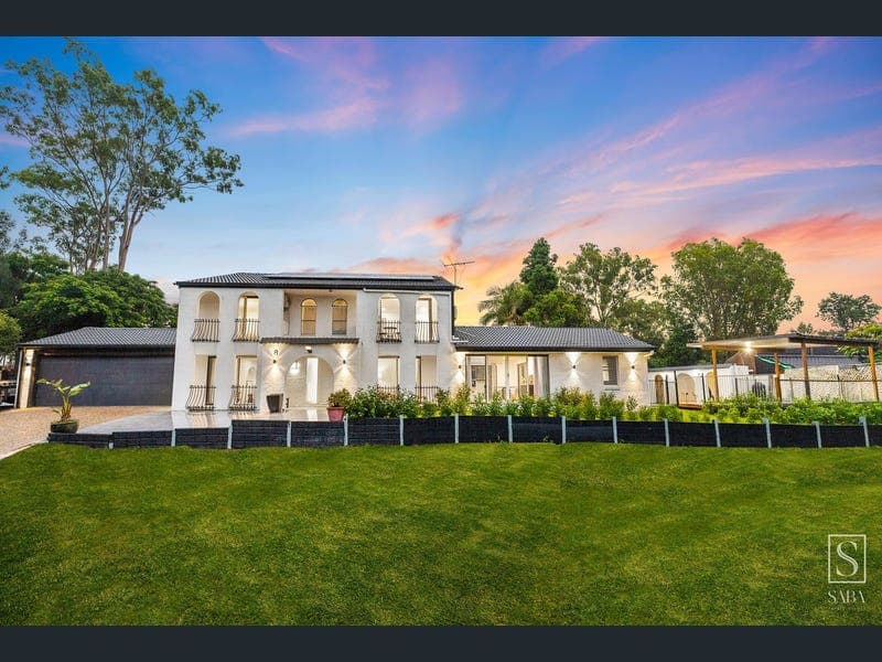 8 Hume Court, Mount Ommaney — photo 1 of 5