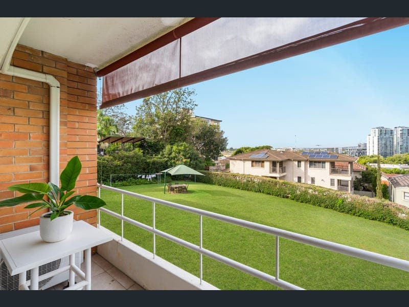 8/72 Markwell Street, Hamilton — photo 1 of 5