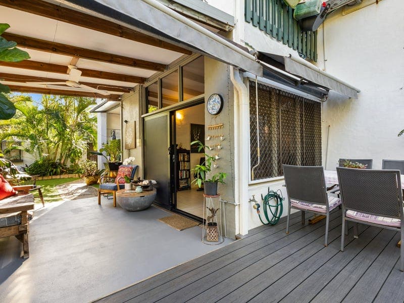 1/110 Wistaria Street, Holloways Beach — photo 1 of 5