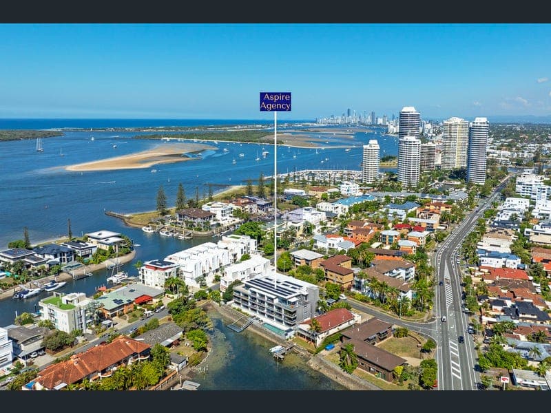 102/33-37 Madang Crescent, Runaway Bay — photo 1 of 5
