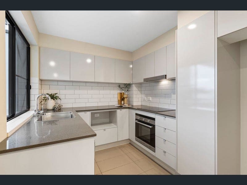 204/14 Gallway Street, Windsor — photo 1 of 5