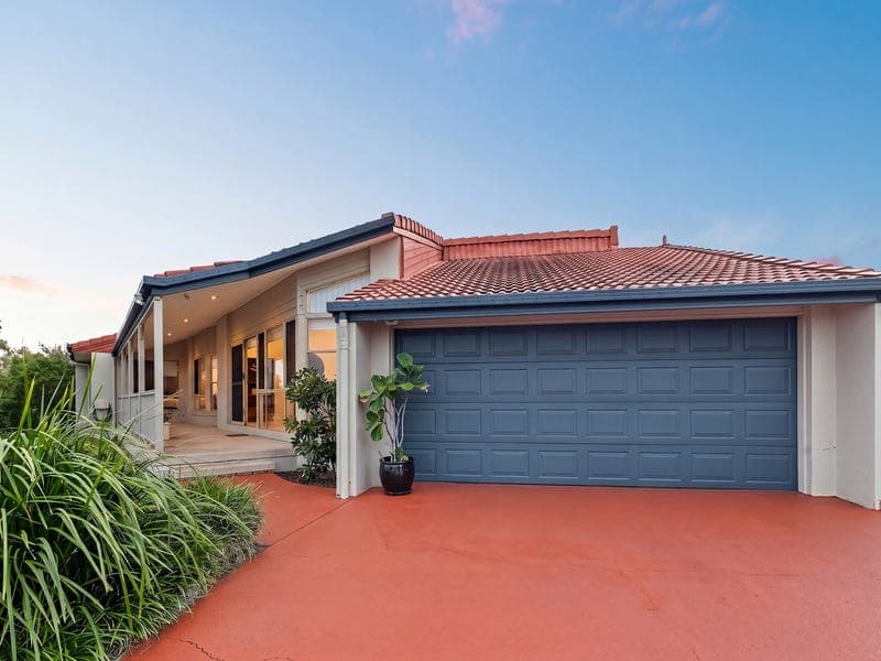 16 Rembrandt Street, Carina — photo 1 of 5