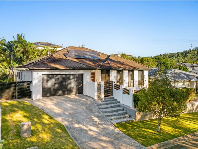 4 Yarra Place, Pacific Pines — photo 1 of 5